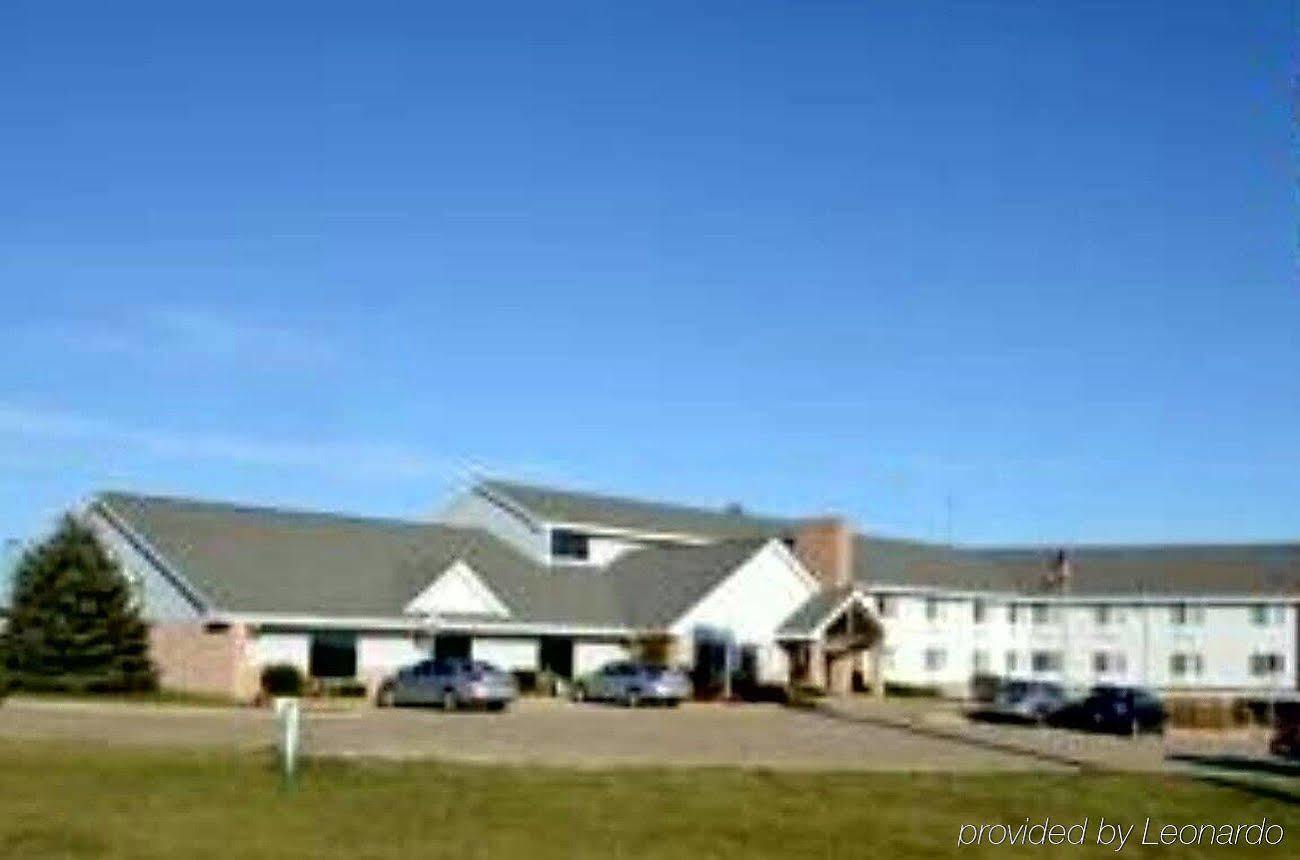 American Inn & Suites Peosta Exterior foto