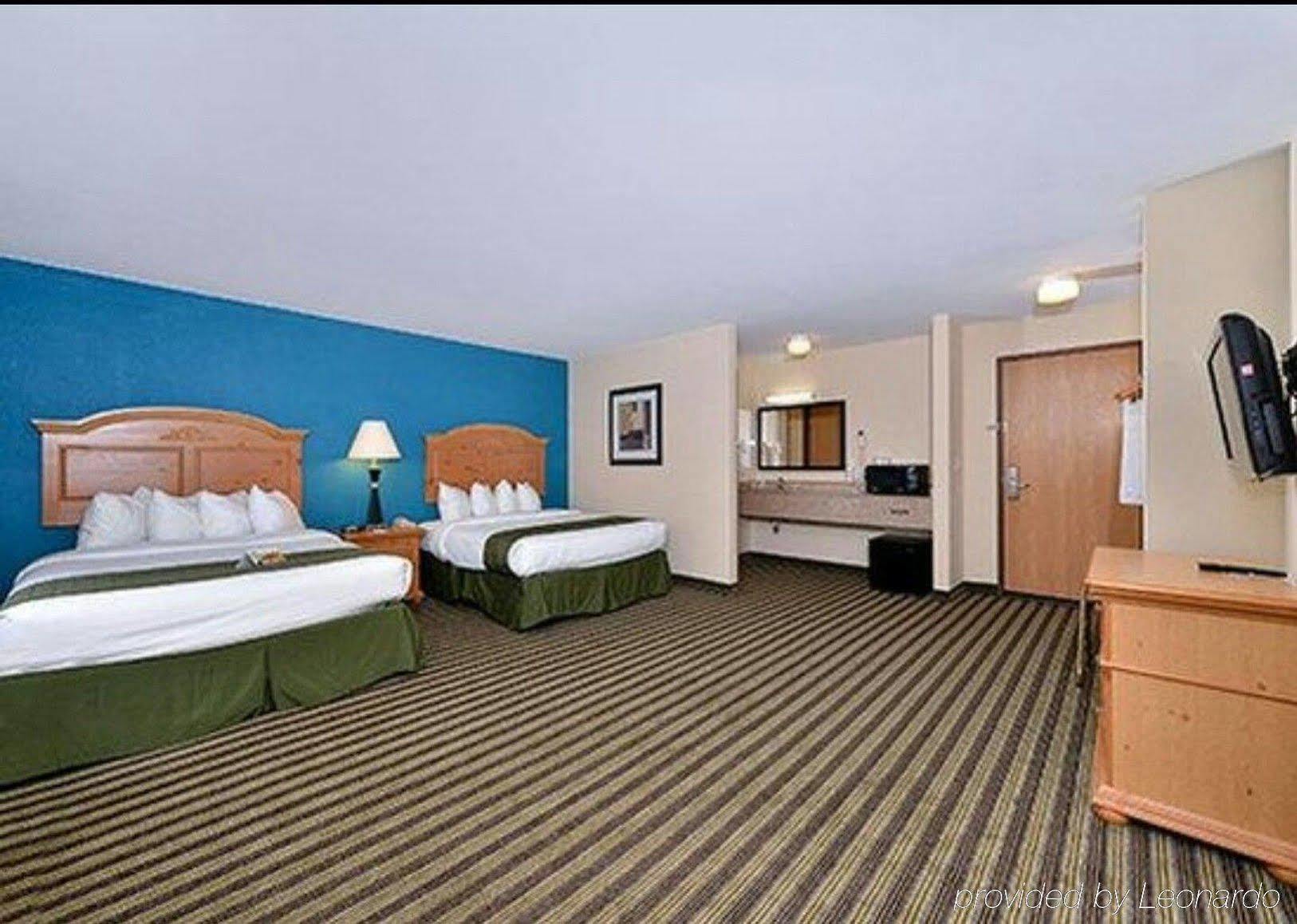 American Inn & Suites Peosta Exterior foto